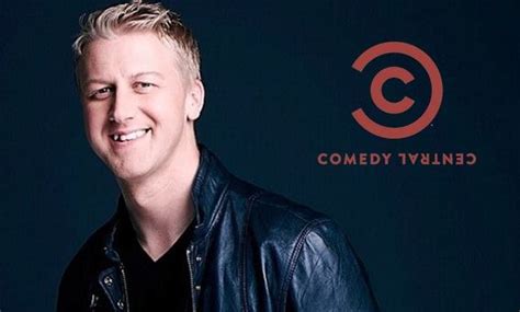  Gareth Cliff'ı İzlemeyi Kaçıramazsınız: Güldürü Dostu Bir Stand-Up Gösterisi